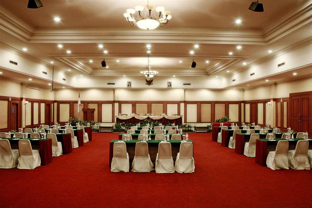 Singgasana Hotel Макасар Экстерьер фото