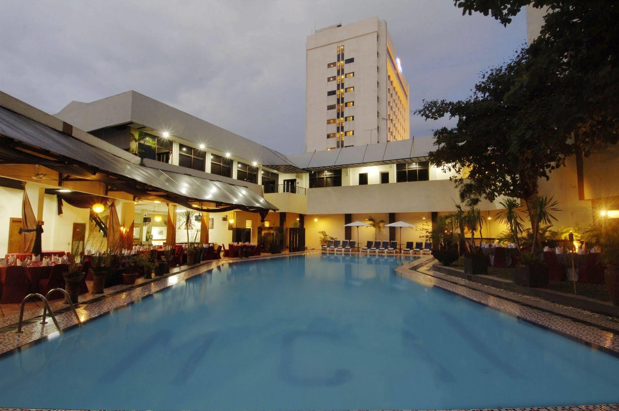 Singgasana Hotel Макасар Экстерьер фото