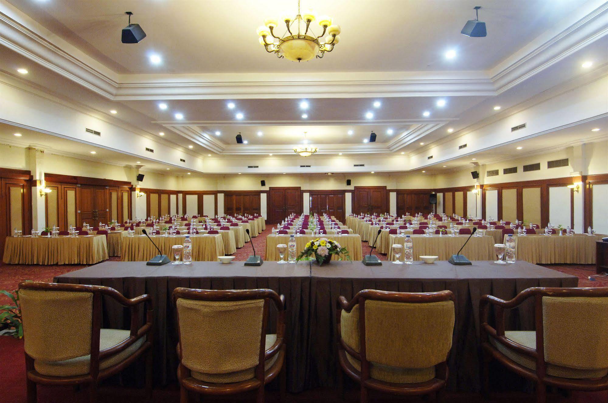 Singgasana Hotel Макасар Экстерьер фото