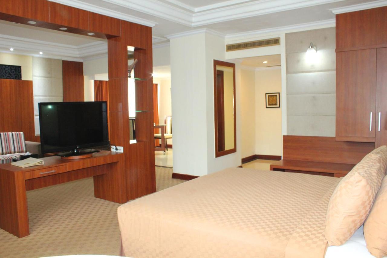 Singgasana Hotel Макасар Экстерьер фото